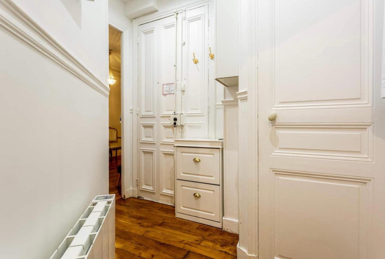 Abbesses - Superbe Appartement Avec Cheminees Paris Eksteriør bilde